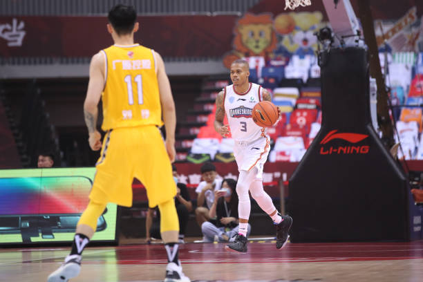 如何测量篮球场的实际面积?