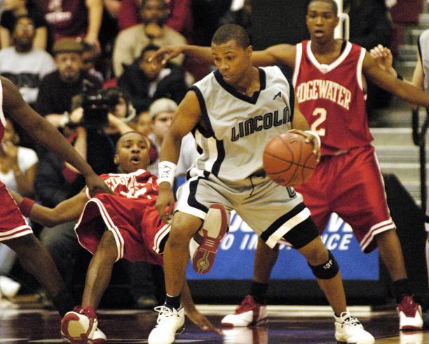 北京首钢vs浙江广厦季前赛集锦:激烈对抗引爆全场