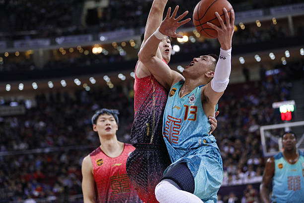 走步犯规争议案例:裁判视角与球员视角对比