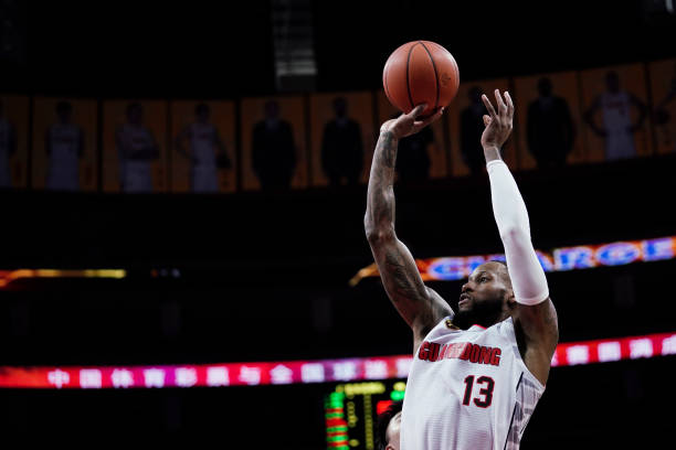 篮球基因的强大:解析洛佩兹兄弟的身高与职业生涯