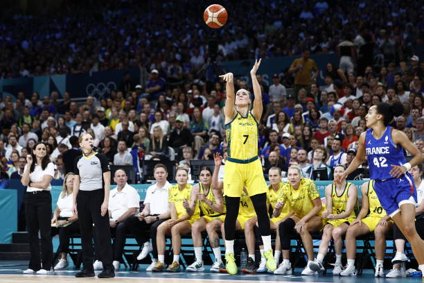 搜狐NBA手机体育官网:涵盖季后赛、总决赛与全明星周末独家内容