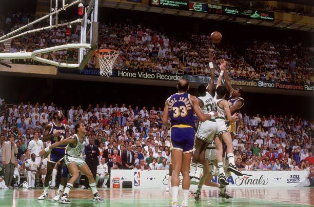 张伯伦巅峰体重揭秘:为何他能在NBA称霸多年?