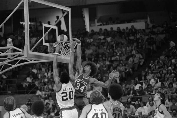 图解上篮动作:从起跳到落地的完整技术分析