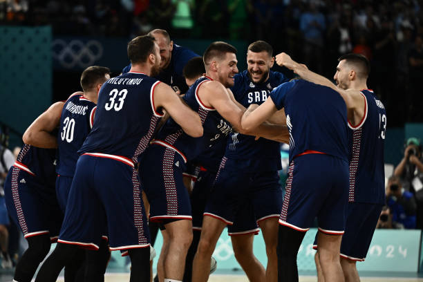 篮球教学:进攻球员与防守球员的合法位置判断