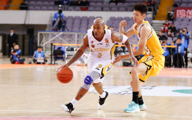 重温传奇:拉里·伯德生涯十大经典比赛录像回顾