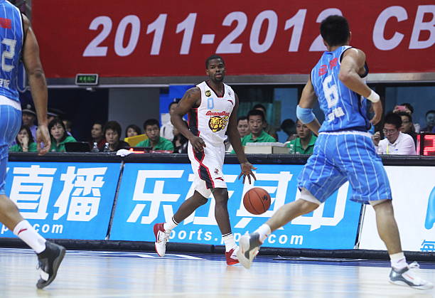 国产篮球鞋对决:匹克 vs 361,谁才是性价比之王?