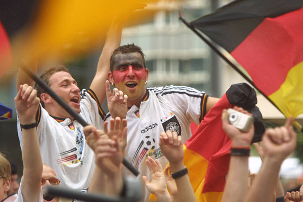 姆巴佩领衔:巴黎欧冠4-3-3进攻阵型战术分析