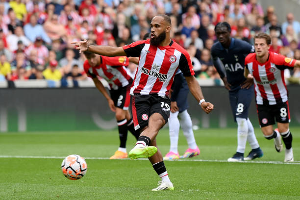 维多利亚·贝克汉姆的英伦背景与全球影响力