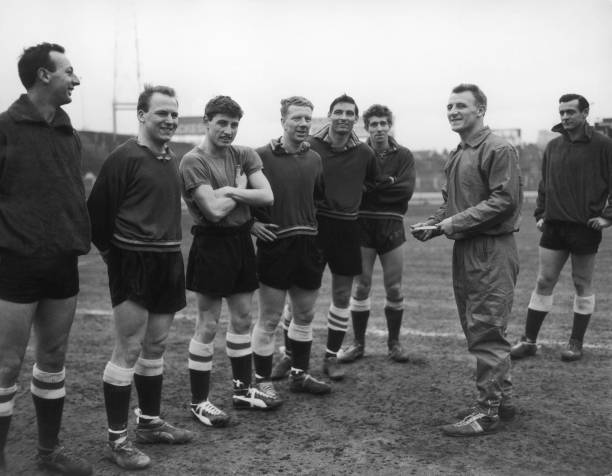 八人制足球场建设必看:长宽尺寸、材质与安全要求