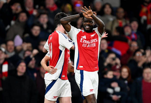 足球即时比分网:全场数据、红黄牌及换人信息