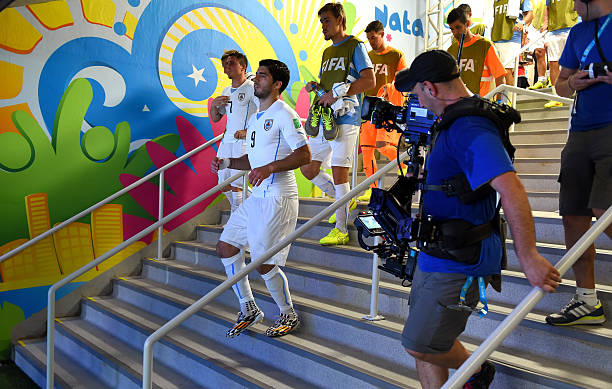 欧冠四分之一决赛:拜仁vs巴黎,卫冕冠军迎战法甲豪门