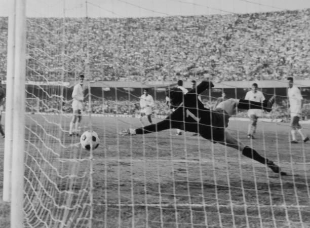 新手必看!FIFA足球世界球员求购全攻略