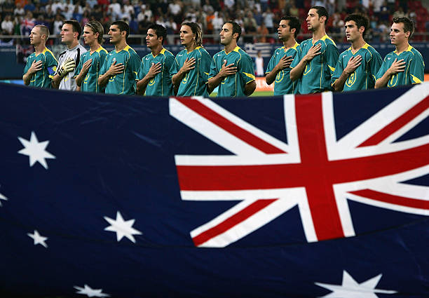 裁判视角:点球扑救后为何禁止二次触球?