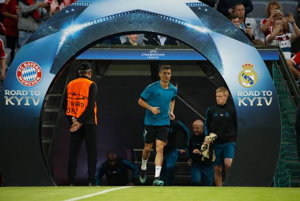 空中霸主与地面大师:克林斯曼和范巴斯滕的风格分析