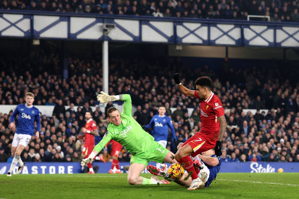 姆巴佩年龄、身价与年薪全解析:足坛新王的价值体现