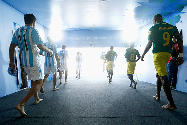 弧线绝杀!贝克汉姆任意球破门瞬间引爆全场