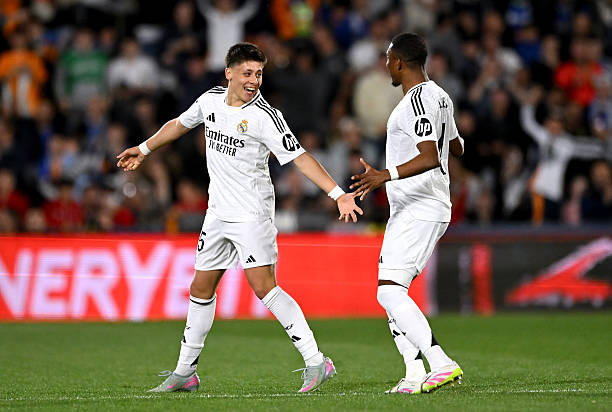 罚点球时,主罚队员可以假动作后再踢吗?