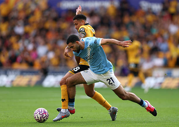 实况足球0传奇球员数据对比:谁更值得入手?