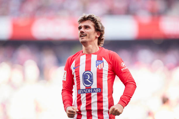 引用北欧神话中“诸神黄昏”的背景,强调其王者身份