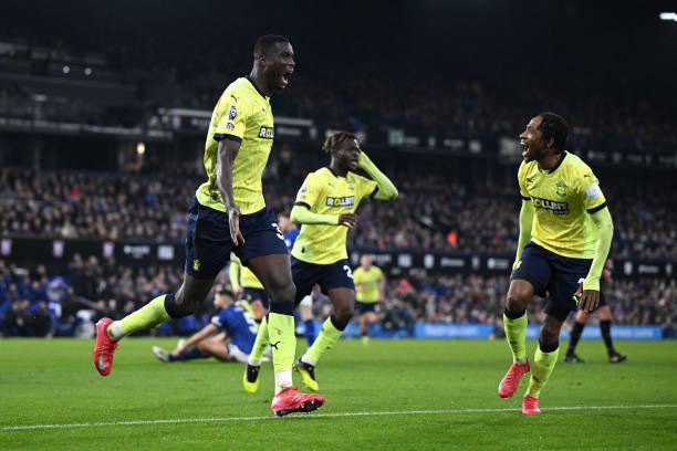 (吸引新手,强调“金币自由”这一核心目标)