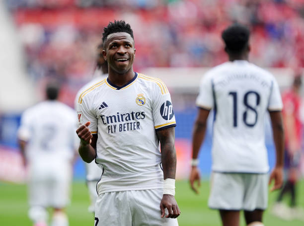 专业足球场建设:十一人制场地尺寸要求全解析