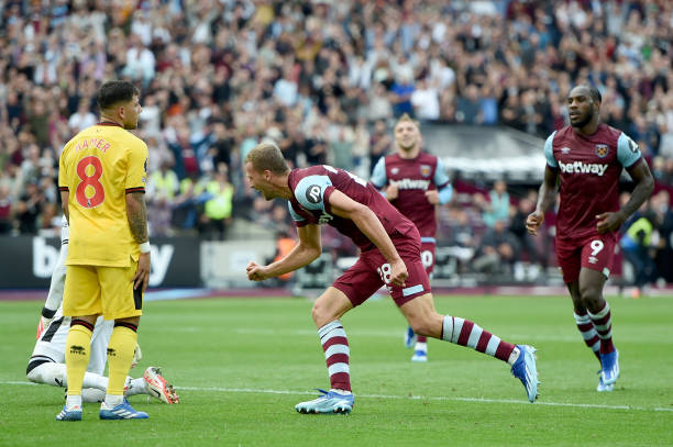 回顾贝克汉姆与维多利亚的爱情起点:1997年的甜蜜瞬间