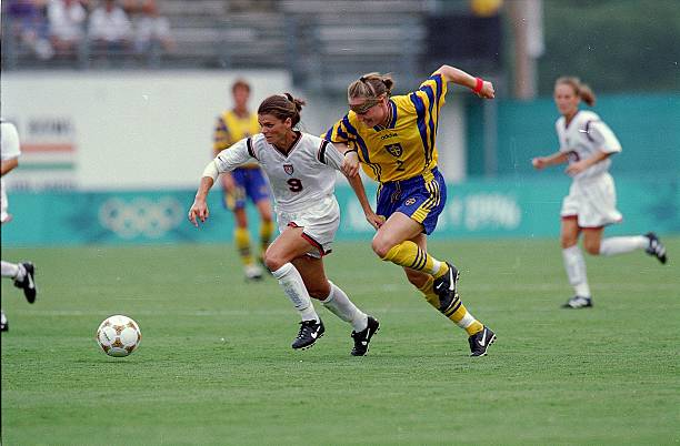 足球任意球实战教学:不同距离的踢法选择