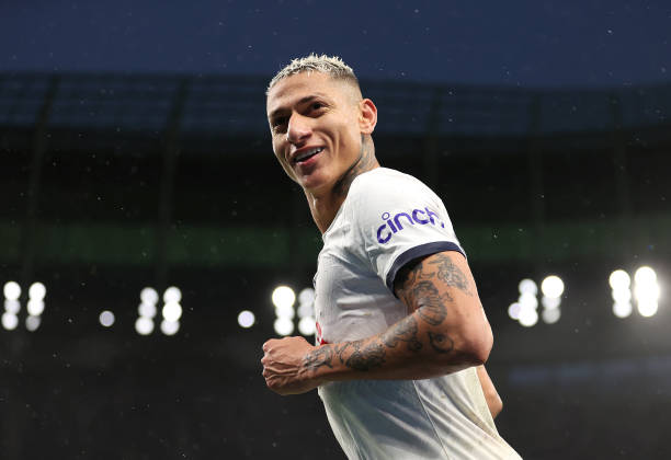 豪门新抱:妮可拉·佩尔茨与贝克汉姆家族的融合与互动