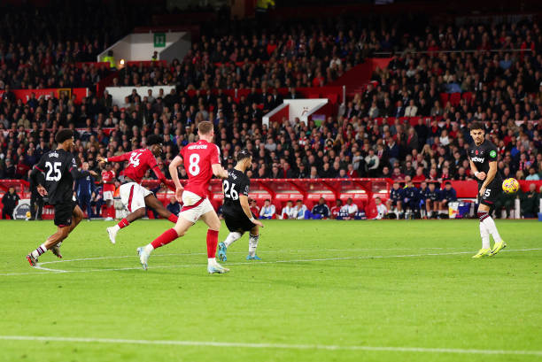 巴西队射手榜更新:拉菲尼亚进球数超越内马尔?