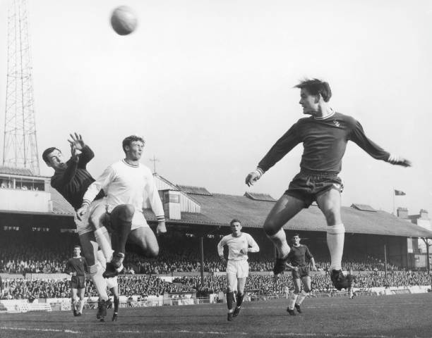 从校园到职业赛场:法国足球最小签约球员的故事