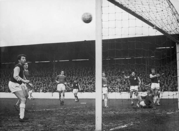 米歇尔斯 vs 克鲁伊夫:谁才是全攻全守的幕后推手?