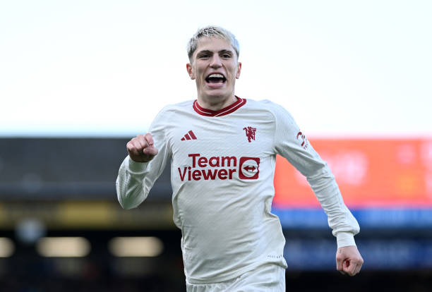 从绝望到狂喜!门将连扑点球改写比赛结局