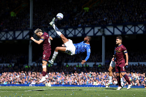 回顾博格坎普职业生涯中的标志性战靴