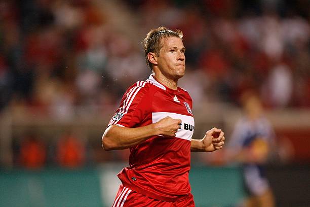 标准足球场造价大公开:不同档次费用对比