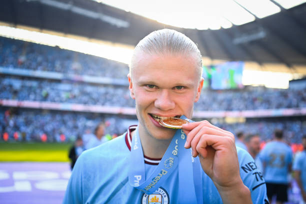 达米安世界波!球迷疯狂庆祝