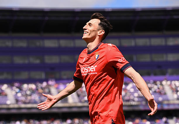 绿茵场上的艺术:解析C罗经典凌空斩