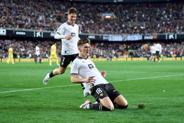 球员视角:凯恩、萨拉赫等球星评价新赛季官方用球