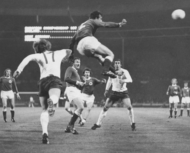 英超降级形势分析:卢顿、伯恩利、谢菲联谁更危险?