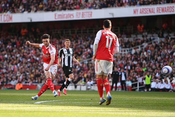 英超排行榜:狼队、水晶宫中游徘徊,维拉表现亮眼