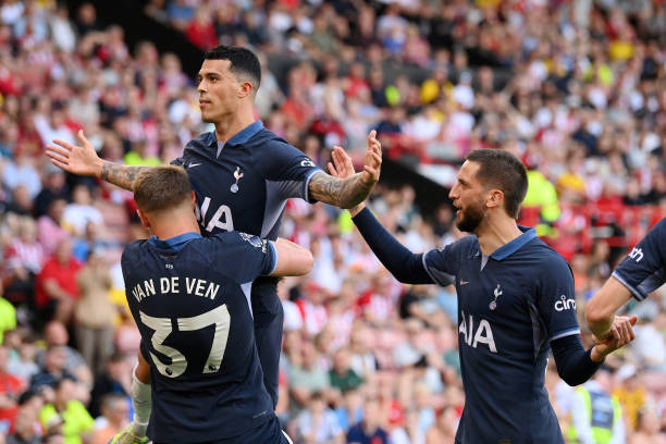 战术分析+实时互动!FIFA足球世界大神操作直播教学