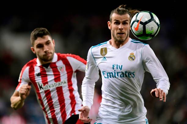 足球比赛伤停补时的背后:球员受伤、换人与VAR的影响