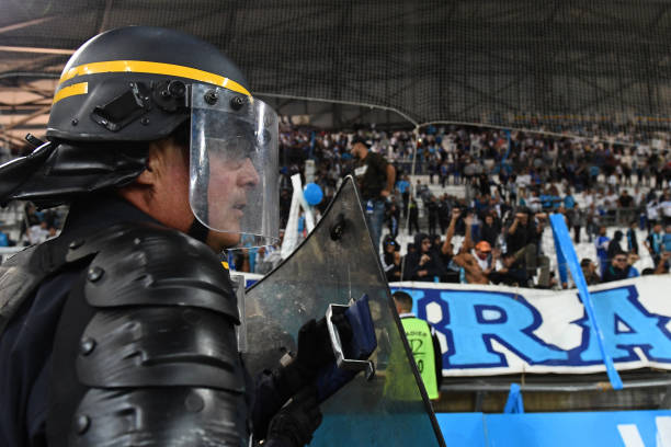 三球定乾坤:帽子戏法足球队的战术与精神