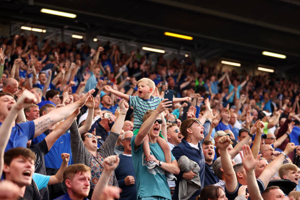 训练技巧:如何像职业球员一样踢出高速射门?