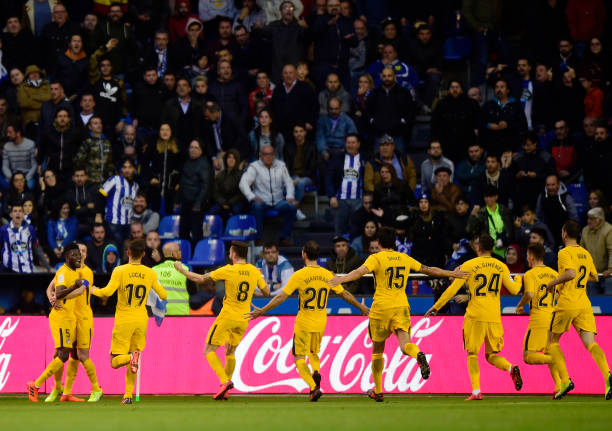 莱万庆祝动作演变史:从青涩到成熟的全记录!