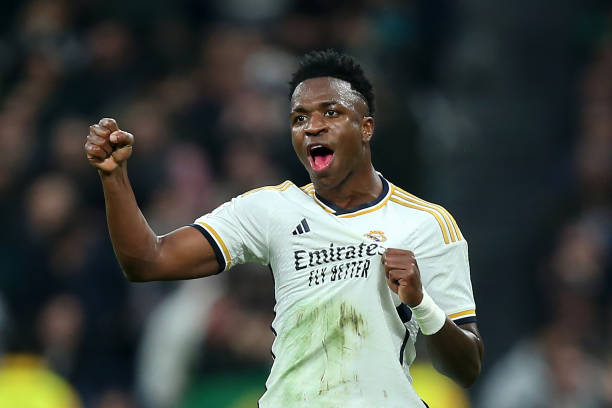 捷报足球比分网发布清远头曲,球迷嗨唱助威新方式