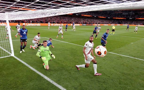 想踢出C罗式落叶球?这里有一整套视频教学等你来学!