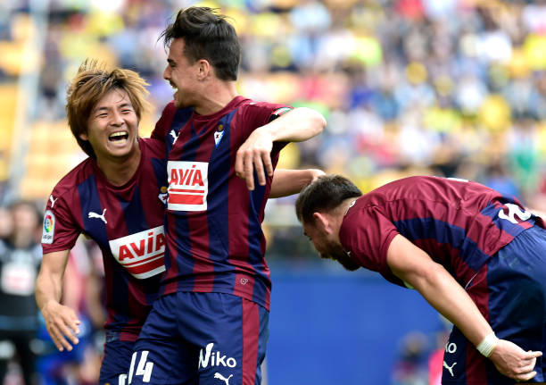 边线球5秒违例详解:规则要点与判罚标准