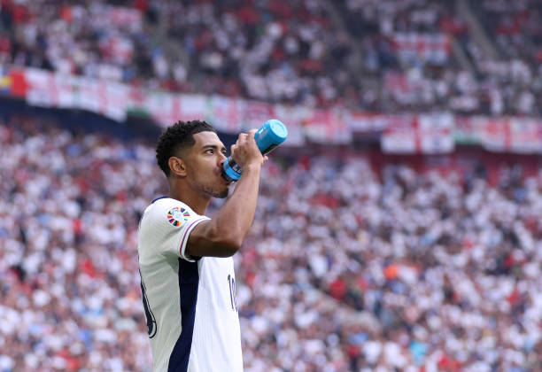 从青训骄子到天价引援:劳尔和C罗的皇马轨迹