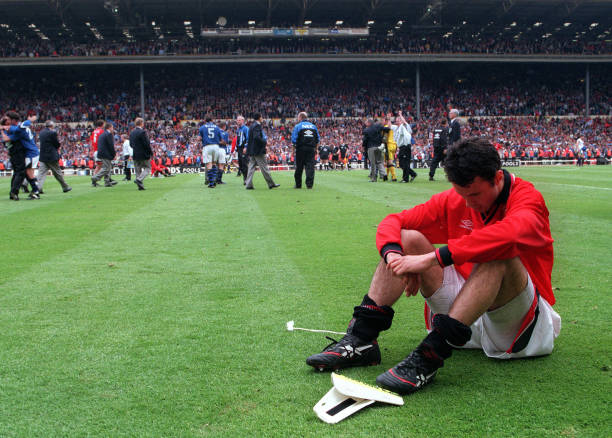 韩鹏禁区外远射破门,完美弧线直挂死角!