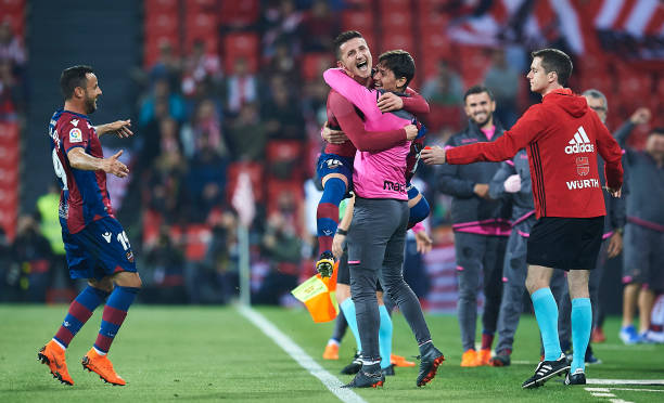 从马拉多纳到贝克汉姆:回顾10大历史级任意球